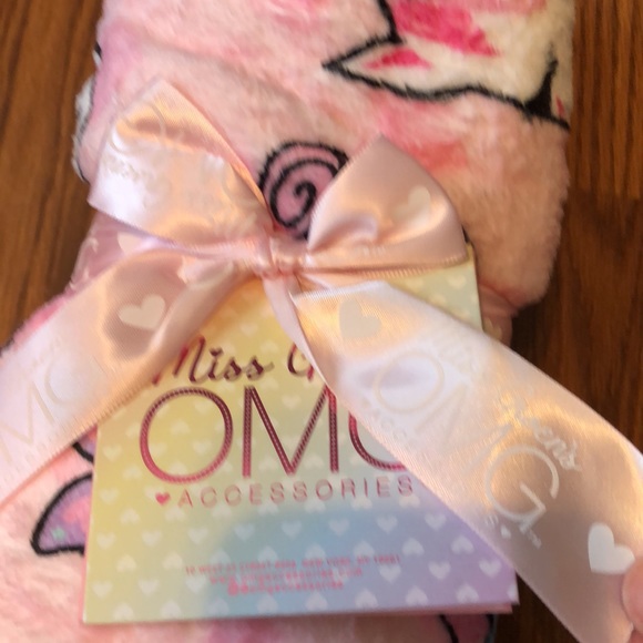 BRAND NEW UNICORN BLANKET FOR A LITTLE GIRL! NEW WITH TAGS ON IT! ❤️ - Picture 2 of 3